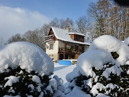 House With the Pool and Fenced Garden, Great View at Trosky Castle
