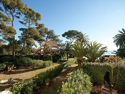 Villa on Cote D'azur With Beachfront Views