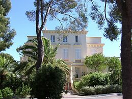 Villa on Cote D'azur With Beachfront Views