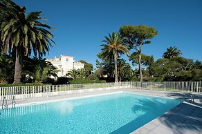 Villa on Cote D'azur With Beachfront Views