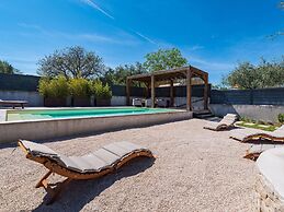 Nice Villa With Private Pool, Fenced Garden, Roofed Terrace, Near the 