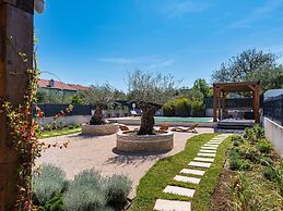 Nice Villa With Private Pool, Fenced Garden, Roofed Terrace, Near the 