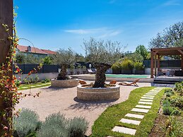 Nice Villa With Private Pool, Fenced Garden, Roofed Terrace, Near the 