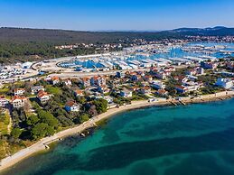 Nice Villa With Private Pool, Fenced Garden, Roofed Terrace, Near the 