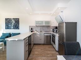 Nice Villa With Private Pool, Fenced Garden, Roofed Terrace, Near the 