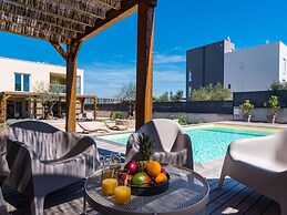 Nice Villa With Private Pool, Fenced Garden, Roofed Terrace, Near the 