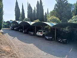 With Pool and air Conditioning