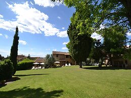 With Pool and air Conditioning