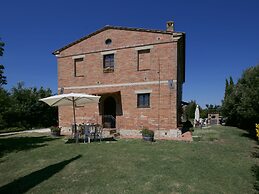 Belvilla by OYO Farmhouse in Tuscany With Garden