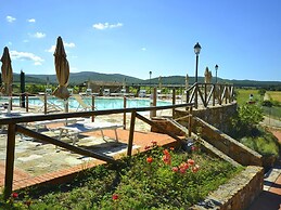Home in Campiglia Marittima With Pool