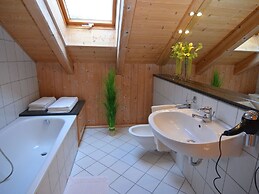 Restful Apartment with Sauna, Hot Tub, Fitness Room, Balcony