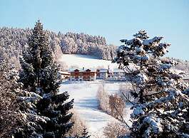 Restful Apartment with Sauna, Hot Tub, Fitness Room, Balcony