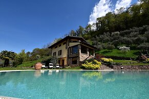 Flat in Villa, With Garden, Barbecue