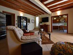 Flat in Villa, With Garden, Barbecue