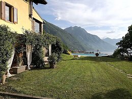 Flat in Villa, With Garden, Barbecue
