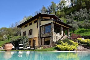 Flat in Villa, With Garden, Barbecue