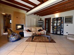 Flat in Villa, With Garden, Barbecue