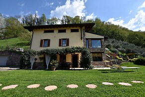 Flat in Villa, With Garden, Barbecue