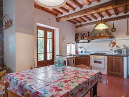 Cottage in Convalle With Terrace