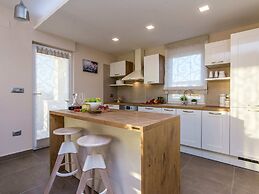 Elegant Villa Escape in Debeljak