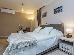 Elegant Villa Escape in Debeljak