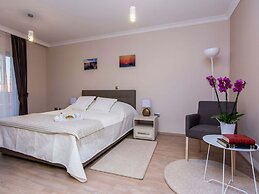 Elegant Villa Escape in Debeljak