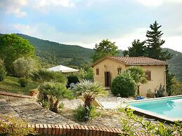 Villa in Sasso Pisano Wuith Garden