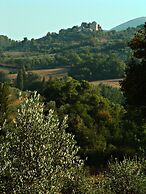 Farmhouse in Giano Dell'umbria with Hot Tub, Swimming Pool