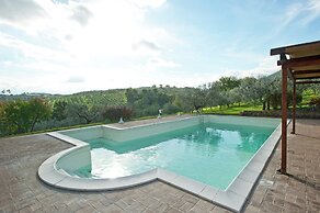 Farmhouse in Giano Dell'umbria with Hot Tub, Swimming Pool