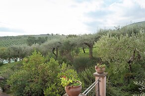 Farmhouse in Giano Dell'umbria with Hot Tub, Swimming Pool