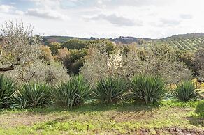 Farmhouse in Giano Dell'umbria with Hot Tub, Swimming Pool