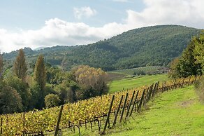 Farmhouse in Giano Dell'umbria with Hot Tub, Swimming Pool
