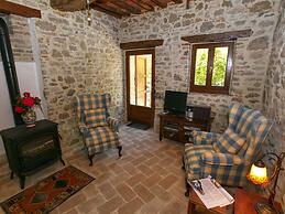 Cottage in Lisciano Niccone Umbria With Swimming Pool