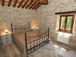 Cottage in Lisciano Niccone Umbria With Swimming Pool