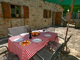 Cottage in Lisciano Niccone Umbria With Swimming Pool