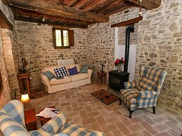 Cottage in Lisciano Niccone Umbria With Swimming Pool