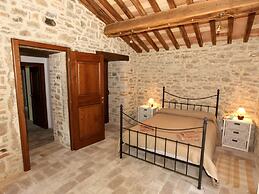 Cottage in Lisciano Niccone Umbria With Swimming Pool