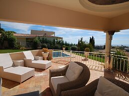 Lavish Villa With Private Swimming Pool