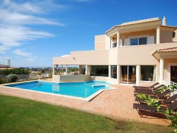 Lavish Villa With Private Swimming Pool