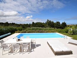 Villa in Foz do Arelho With Pool & Beach