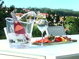 Villa in Foz do Arelho With Pool & Beach
