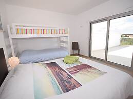 Villa in Foz do Arelho With Pool & Beach
