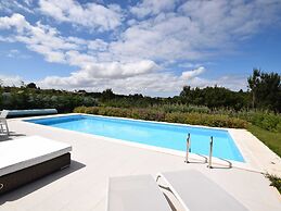 Villa in Foz do Arelho With Pool & Beach