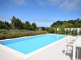 Villa in Foz do Arelho With Pool & Beach
