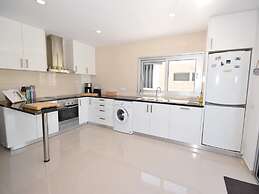 Villa in Foz do Arelho With Pool & Beach