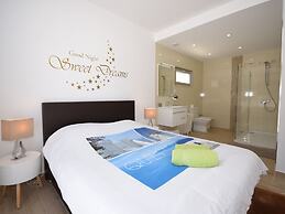 Villa in Foz do Arelho With Pool & Beach