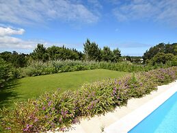 Villa in Foz do Arelho With Pool & Beach