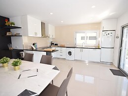 Villa in Foz do Arelho With Pool & Beach