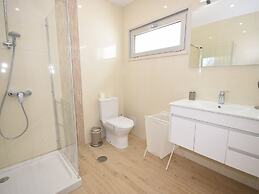 Villa in Foz do Arelho With Pool & Beach
