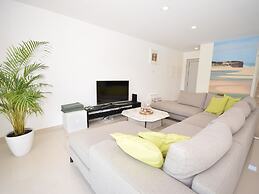 Villa in Foz do Arelho With Pool & Beach